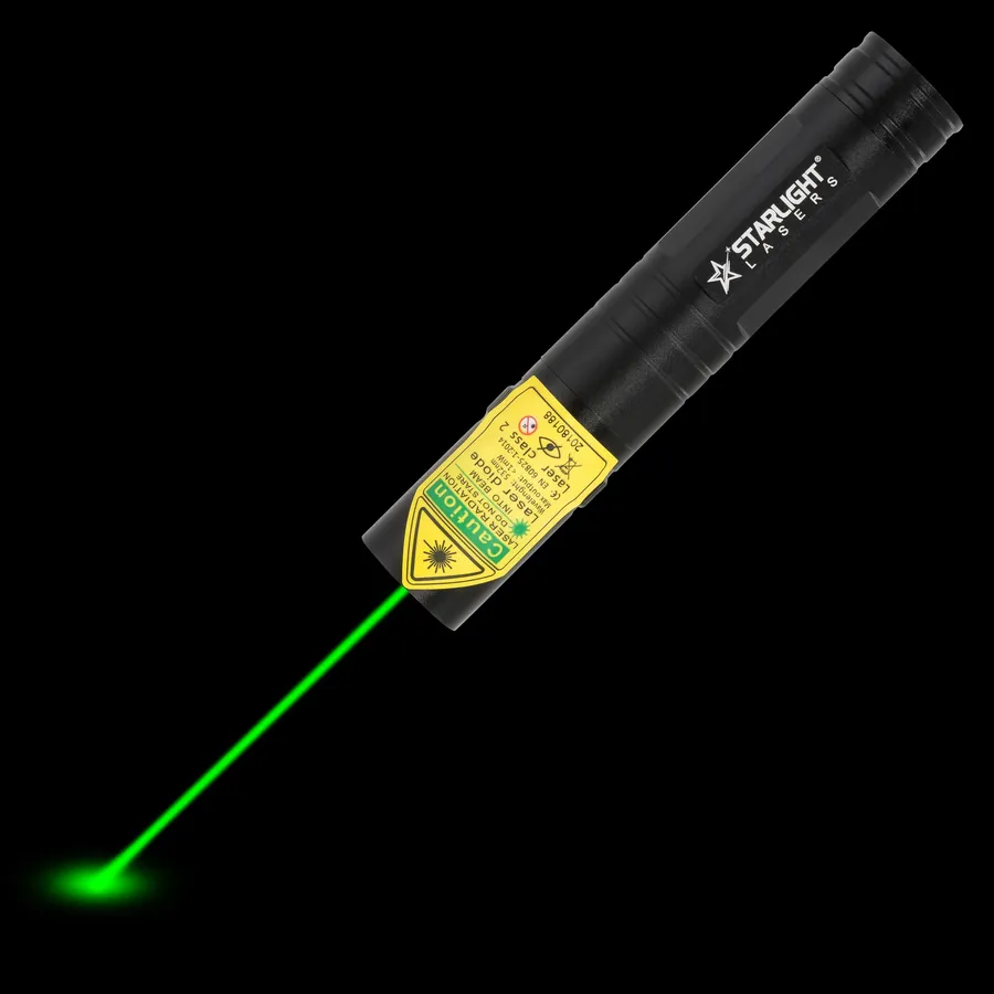 Kompakter grüner Laserpointer G2 Pro mit sichtbarem Laserstrahl im Dunkeln